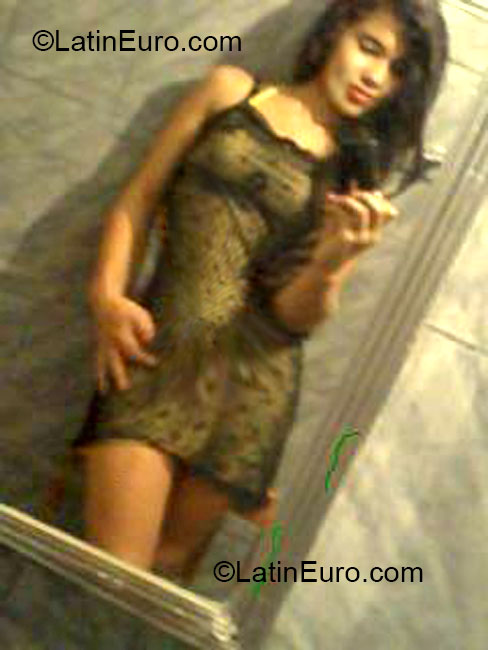 Date this pretty Brazil girl Roberta from Patos De Minas BR7616