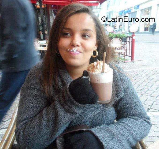 Date this good-looking Brazil girl Brenna from Aracaju BR7634