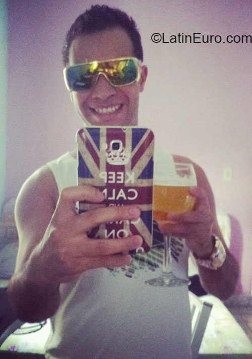 Date this sultry Brazil man Jorge from Sao Paulo BR7637