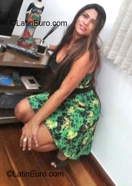 Date this athletic Brazil girl Wany from Salvador BR7667