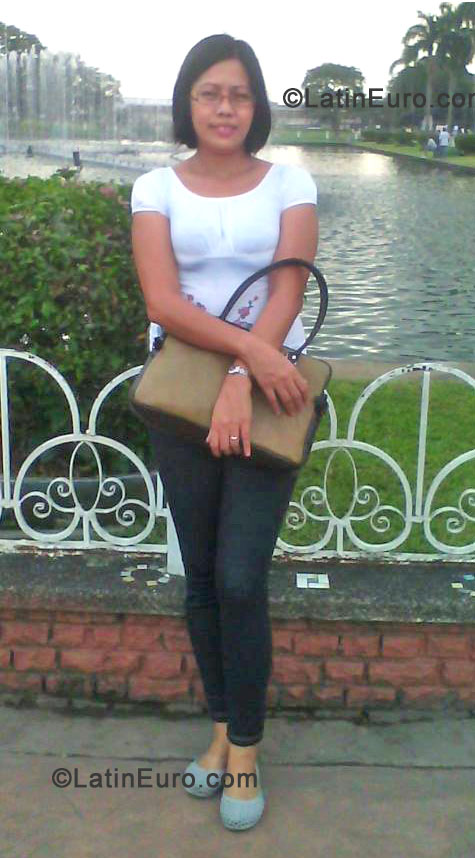 Date this charming Philippines girl Arlyn from Davao City PH559