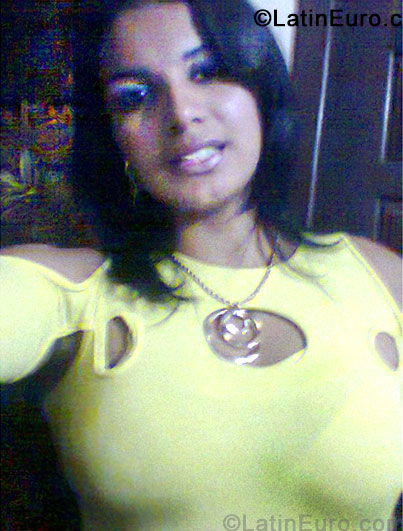 Date this funny Brazil girl Lorayn from Paranagua BR7701