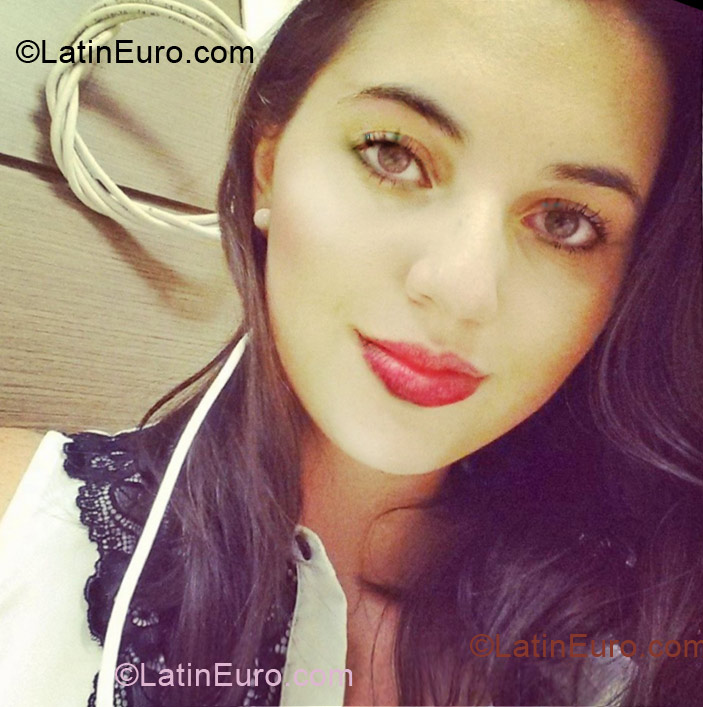 Date this voluptuous Brazil girl Laura from Uberlandia BR7704