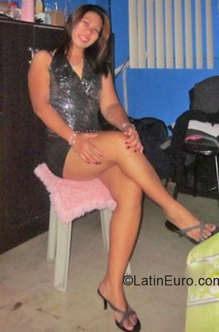 Date this good-looking Philippines girl Menchi from Manila PH565