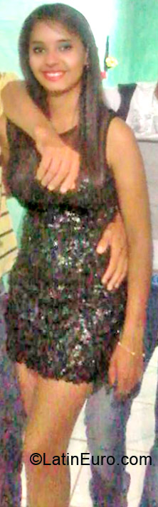 Date this nice looking Brazil girl Gleiciane from Aguas Belas BR7761