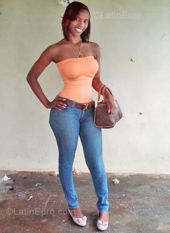 Date this voluptuous Dominican Republic girl Yennifer from Santo Domingo DM66