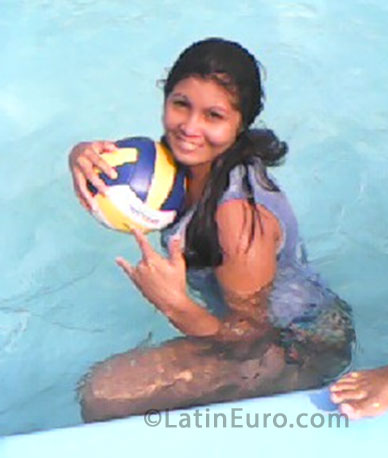 Date this voluptuous Brazil girl Raquel from Sao Luis BR8652