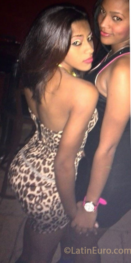 Date this hard body Dominican Republic girl Omairi from Santiago DO15726