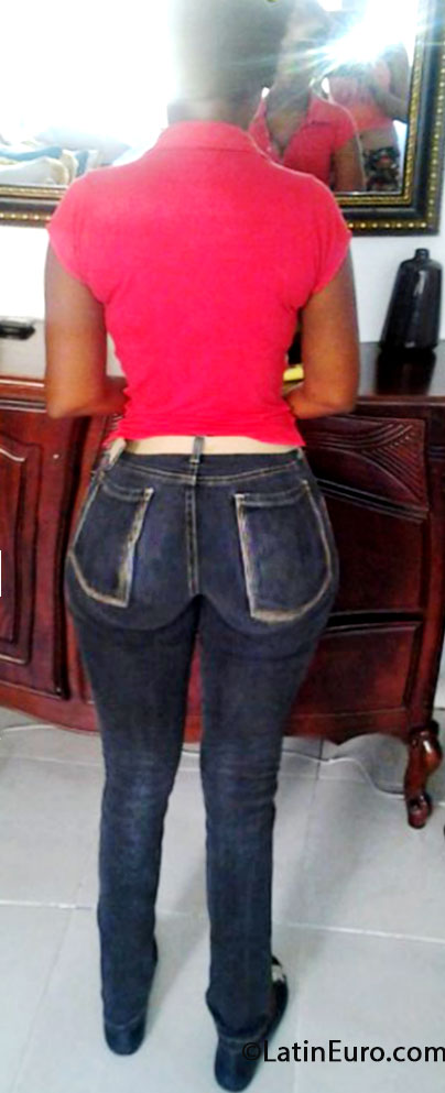Date this attractive Dominican Republic girl Karolina from Santiago DO15735