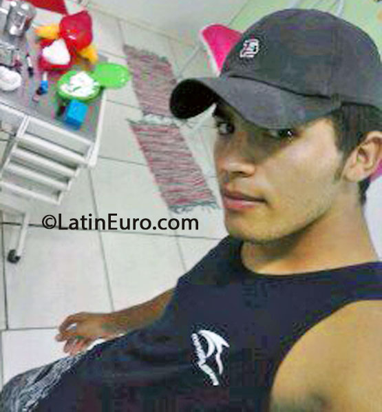 Date this georgeous Brazil man Jakson from Ribeiro Goncalves BR7790