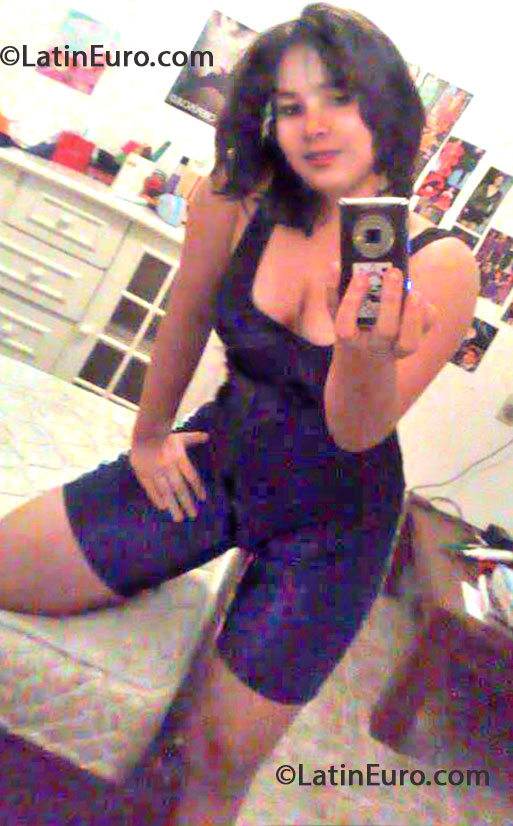 Date this voluptuous Brazil girl Victoria from Fortaleza BR7809