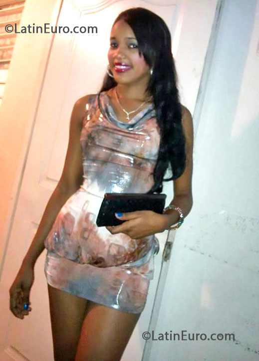 Date this happy Dominican Republic girl Elizabeth from Santiago DO19822