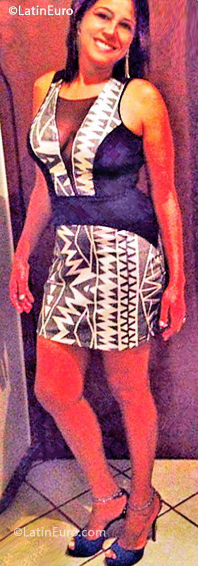 Date this beautiful Brazil girl Raquel from Belo Horizonte BR7825