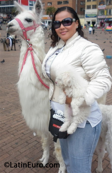 Date this voluptuous Colombia girl SANDRA MILENA from Valledupar CO13067