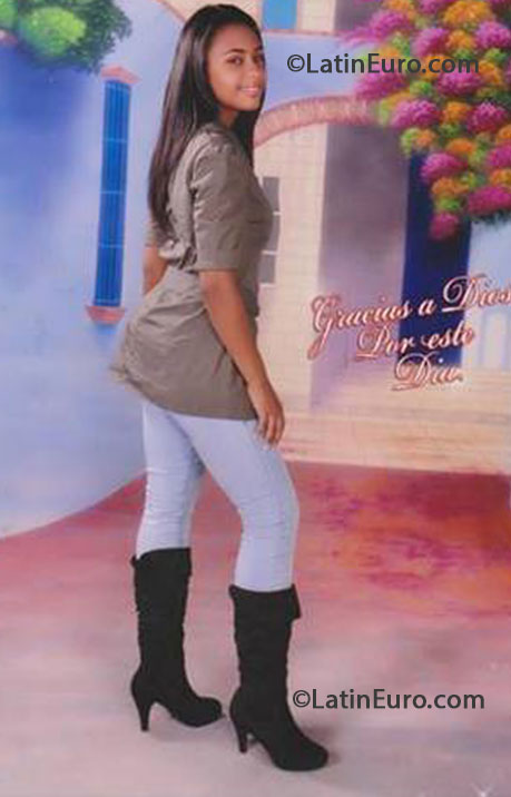 Date this exotic Dominican Republic girl Paola ramirez from San Pedro De Macoris DO16028