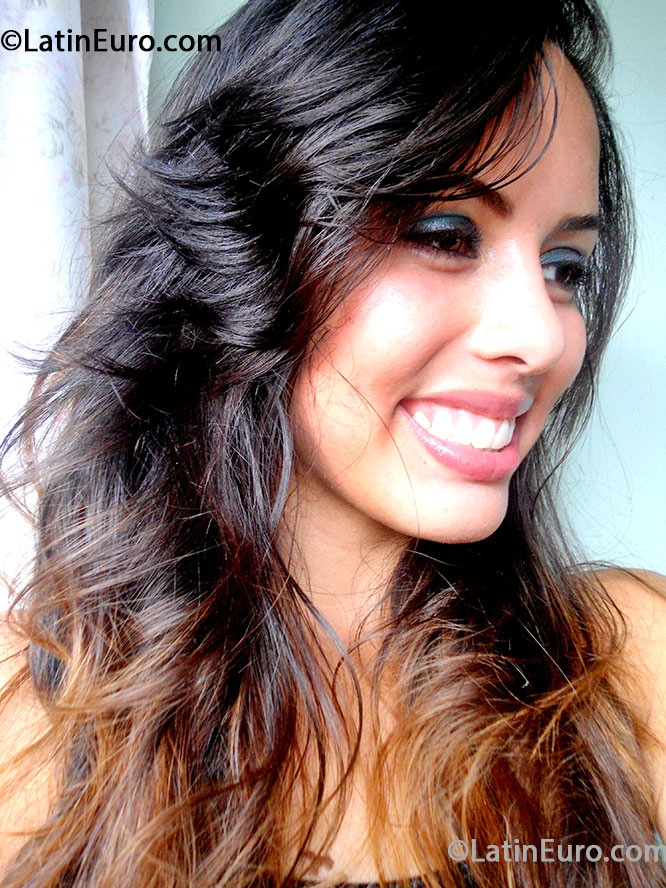 Date this happy Brazil girl Beatriz Bianca from Goiania BR7854