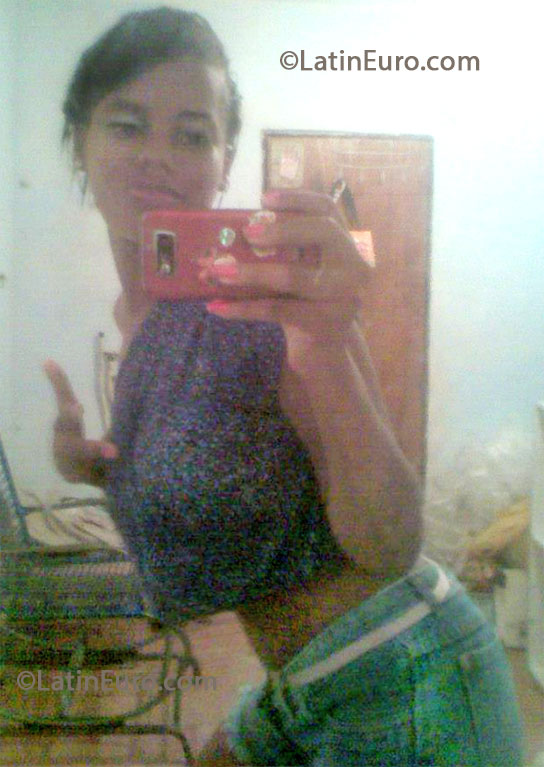 Date this pretty Brazil girl Stephanie from Salvador BR7860