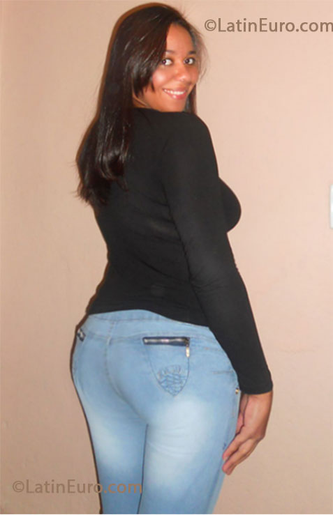 Date this hot Brazil girl Leandra from Belo Horizonte BR7907