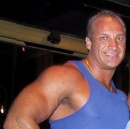 Date this voluptuous Colombia man MikeS from Bogota CO13337
