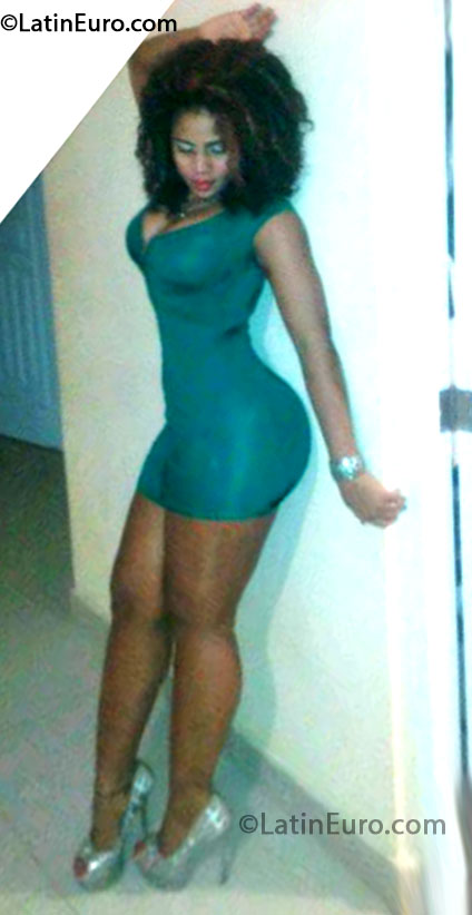 Date this pretty Dominican Republic girl Artagracia from Santo Domingo DO16339
