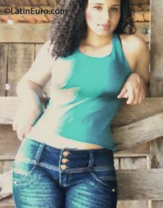 Date this georgeous Brazil girl Pamela from Birigui BR7928