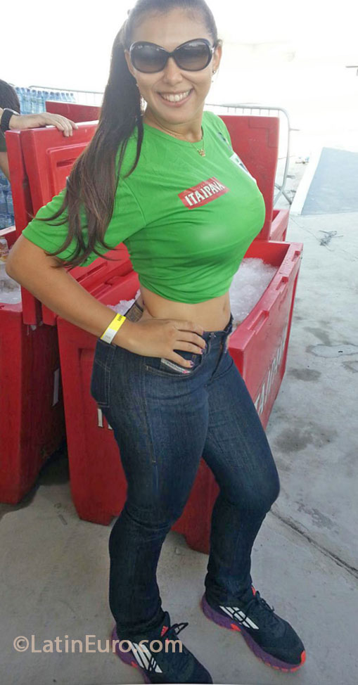Date this delightful Brazil girl Monique from Rio De Janeiro BR7931