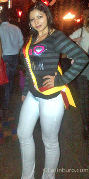 Date this nice looking Colombia girl Juliana from Bogota CO13365