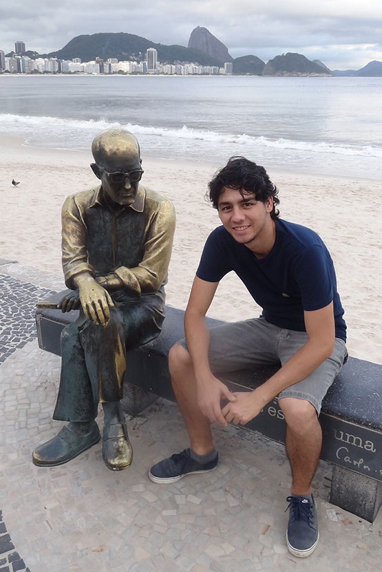 Date this happy Brazil man Rodrigo from Curitiba BR7950