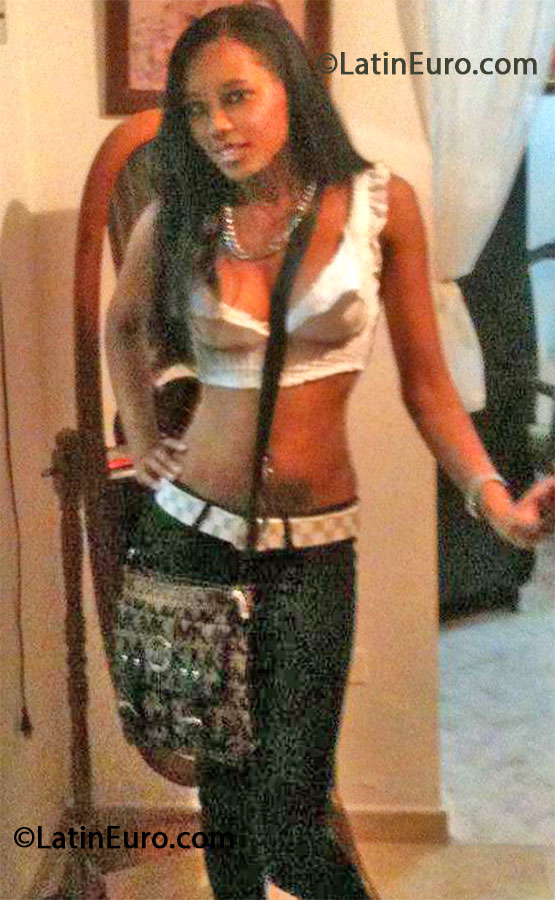Date this delightful Dominican Republic girl Yohanny from Puerto Plata DO18464