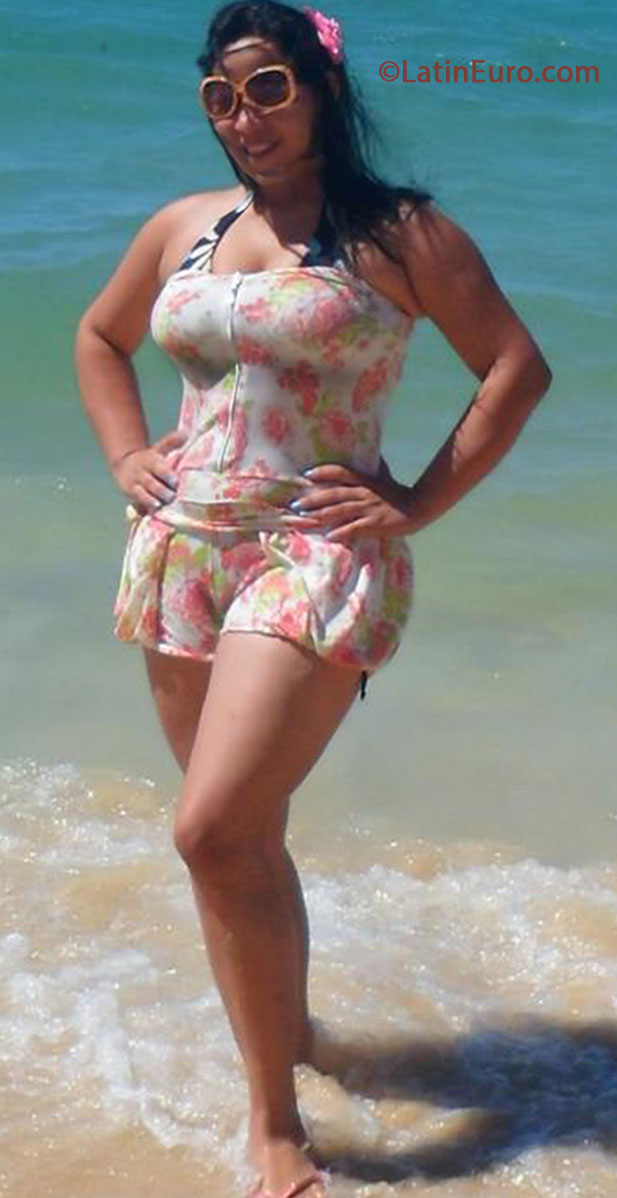 Date this sensual Brazil girl Cintthya from Palmas BR7971
