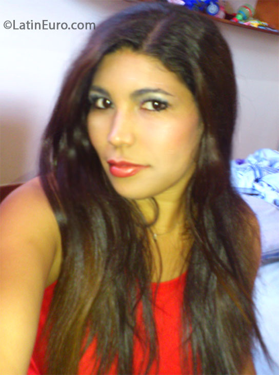 Date this foxy Brazil girl Onashi from Maringa BR7989