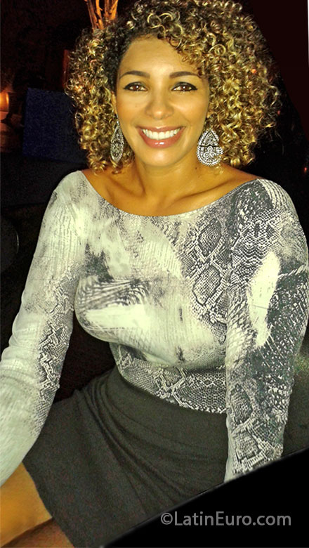 Date this happy Brazil girl Vivian from Sao Paulo BR7992