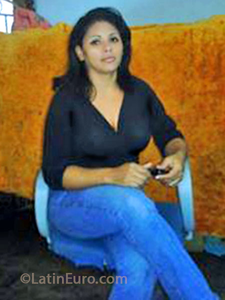 Date this voluptuous Brazil girl Andreia from Fernandopolis BR8019