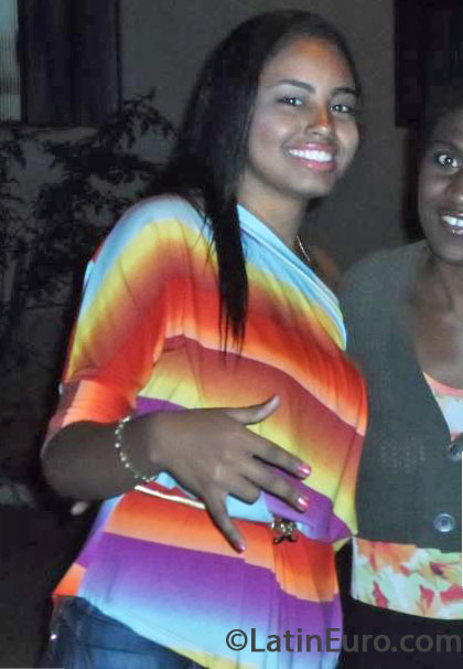 Date this lovely Brazil girl Palloa from Muriae BR8022
