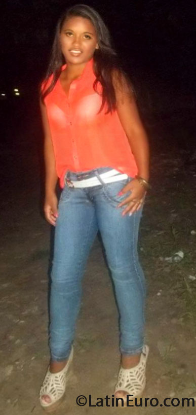 Date this hard body Brazil girl Bruna from Alianca BR8026