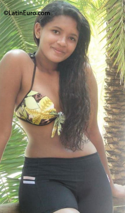 Date this fun Brazil girl Anabila from Iturama BR8049