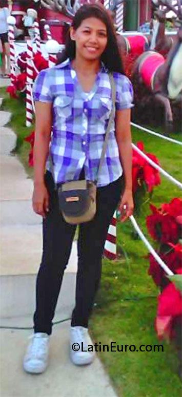 Date this attractive Philippines girl Charls from Manila PH579