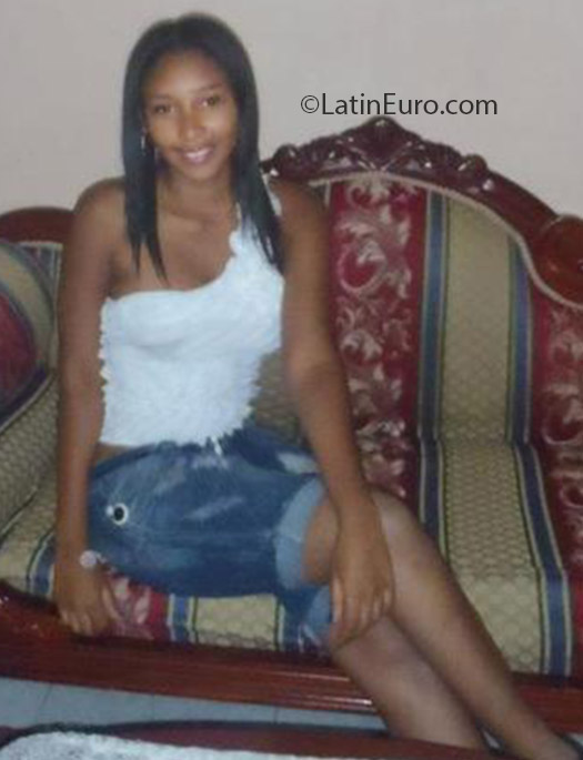 Date this gorgeous Colombia girl Marina from Cali CO13841