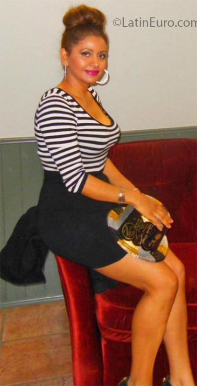 Date this beautiful Canada girl Rosa from Victoria CA592