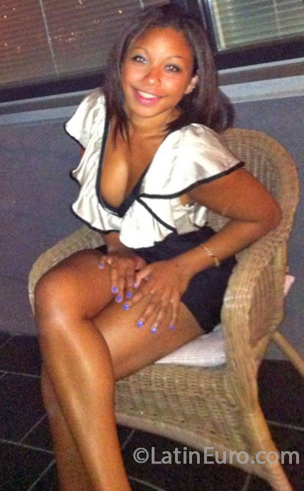 Date this lovely Brazil girl Rayara from Brasilia BR8093