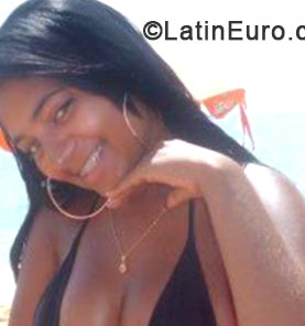 Date this charming Brazil girl Taiane from Macae BR8136
