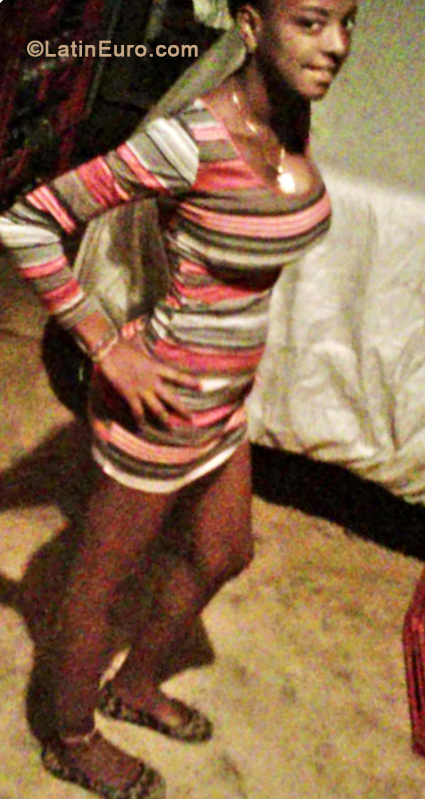 Date this passionate Dominican Republic girl Yarneli from Santo Domingo DO17450