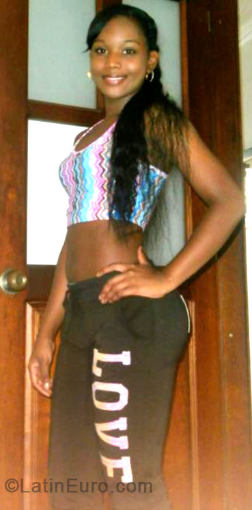 Date this charming Colombia girl Ginneth from Cali CO15599