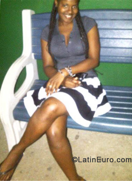 Date this lovely Jamaica girl Melesa from Kingston JM1318