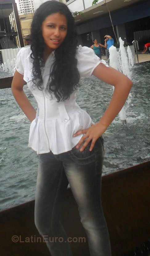 Date this voluptuous Brazil girl Jaqueline from Goiania BR8206
