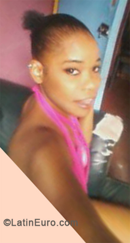 Date this sensual Jamaica girl Lamadona from Kingston JM1355