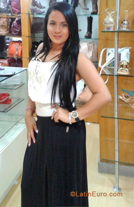 Date this attractive Colombia girl Isabel j from Medellin CO14391