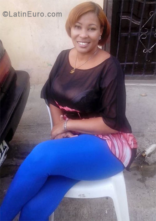 Date this voluptuous Dominican Republic girl Niabis from Santo Domingo DO17672