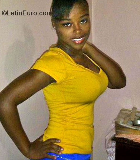 Date this delightful Jamaica girl Chris from Manchester JM1377
