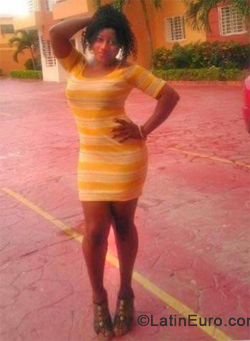 Date this stunning Dominican Republic girl Amarilis from Santo Domingo DO20495
